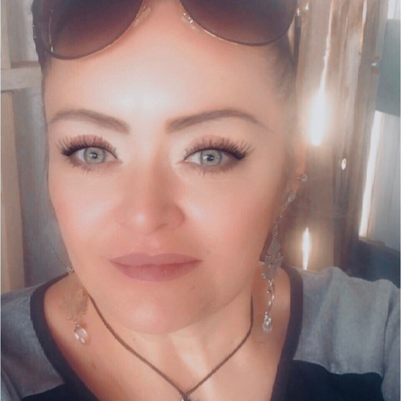 Meet your Posher, Carrie Jo - Picture 4 of 8